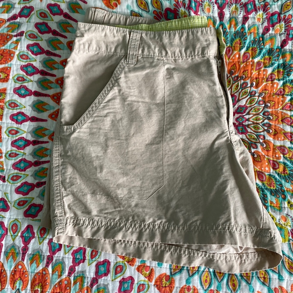 NWOT Columbia Khaki Shorts with Stretchy Waistband
